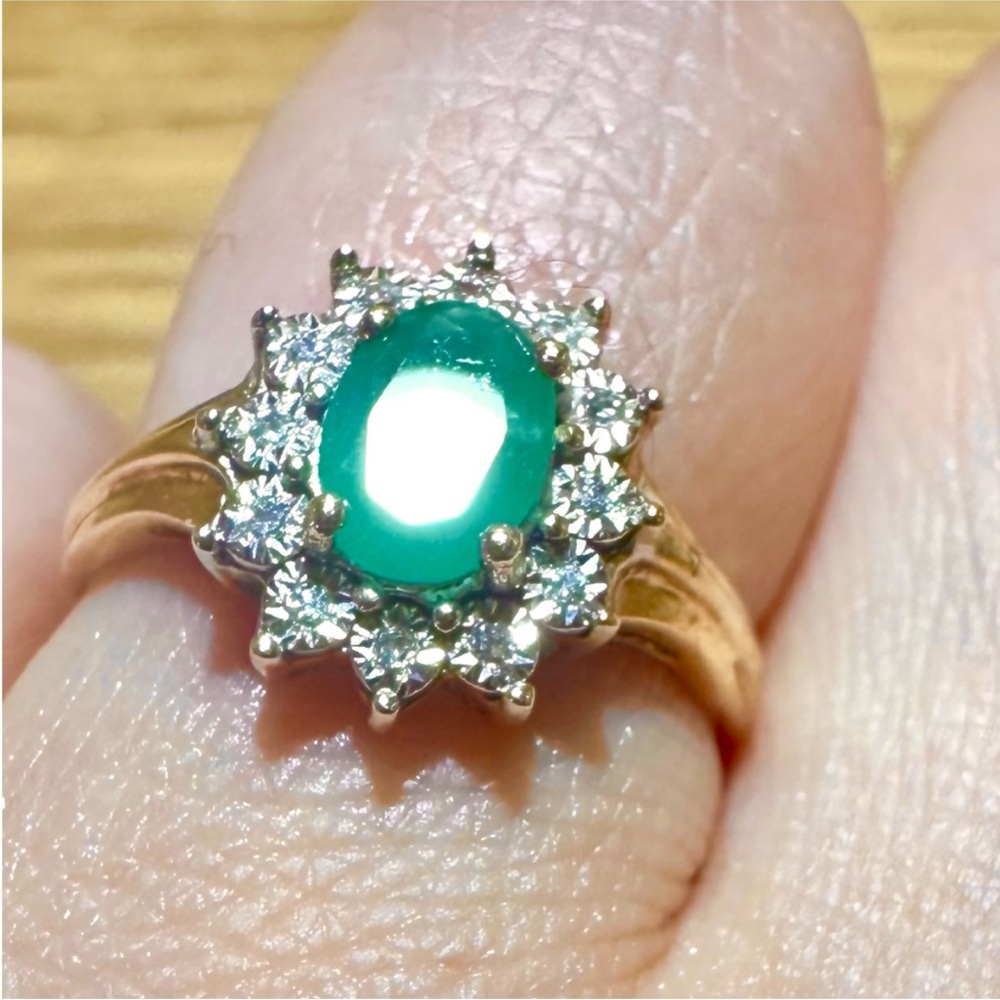 New 10K Solid Real Gold Natural Emerald Natural Diamond ring sunburst 7 sizable